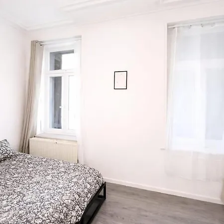 Urban Apartment *