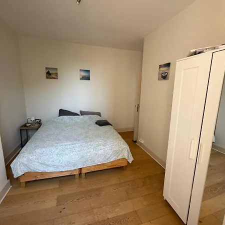 Apartment Bright 2 Bedroom Perfectly Located