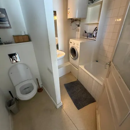 Bright 2 Bedroom Perfectly Located Apartment