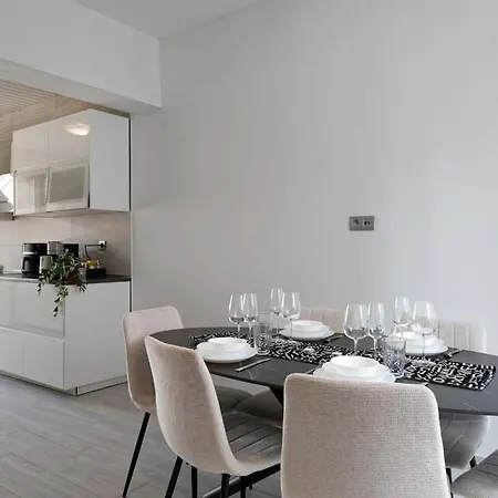 Apartment Cozy, Bright 2-bedroom Duplex In Brussels-laeken