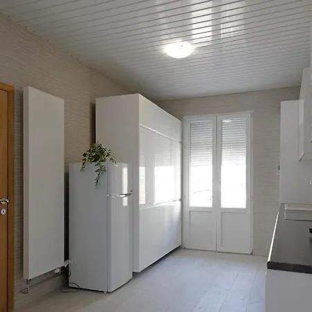 Apartment Cozy, Bright 2-bedroom Duplex In Brussels-laeken *