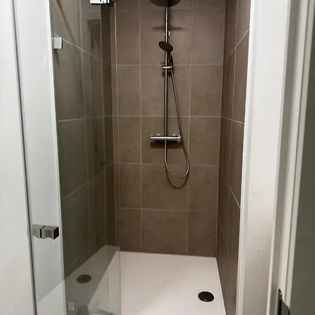 Family-appartement-brussels-tours Et Taxis Apartment