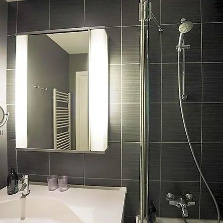 Adagio Grand Place 4*