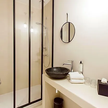 Hotel Latroupe Jardin Secret 3*
