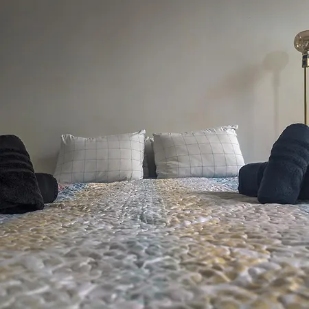 Appartement Magnifique Au 2eme Etage, A Proximite De La Gare Du Midi!