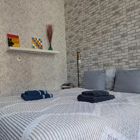 Superbe Au 1er Etage, Proche De La Gare Du Midi Apartment *