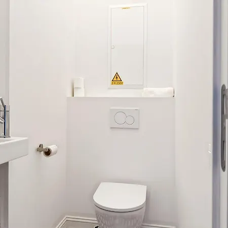 Self Check In 2 Bedroom In Brussels