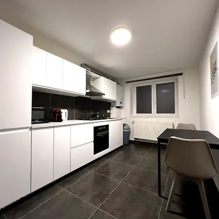 Charming Uccle - 1 Bedroom Apartment *