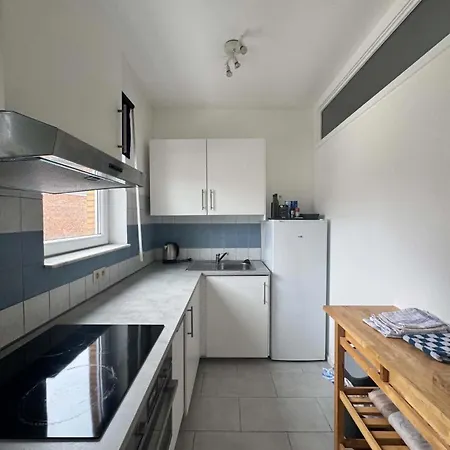 Quartier Ixelles - Metros Louise, Porte De Namur, Trone *