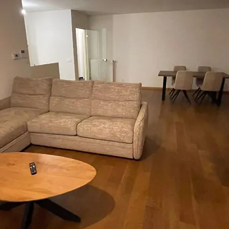 Modern Spacious 76M Apartment, 2 Sunny Terraces, Free Parking, Fast Wi-Fi, Near Brussels North Station & Tour Taxi