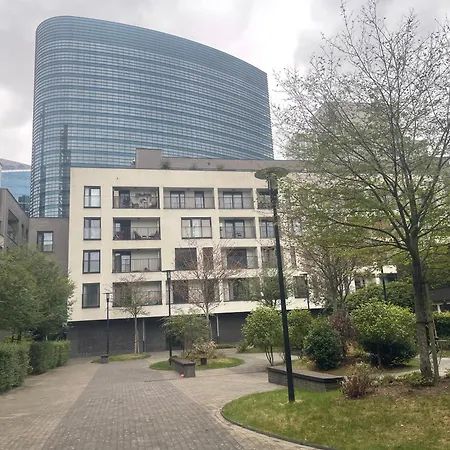 Apartment Modern Spacious 76M Apartment, 2 Sunny Terraces, Free Parking, Fast Wi-Fi, Near Brussels North Station & Tour Taxi *