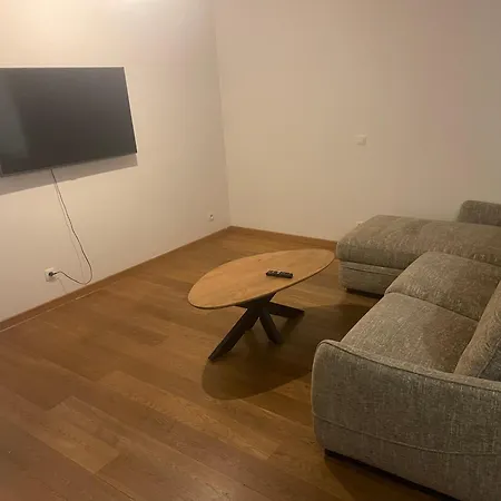 Modern Spacious 76M Apartment, 2 Sunny Terraces, Free Parking, Fast Wi-Fi, Near Brussels North Station & Tour Taxi