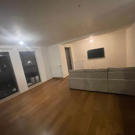 Modern Spacious 76M Apartment, 2 Sunny Terraces, Free Parking, Fast Wi-Fi, Near Brussels North Station & Tour Taxi Brussels
