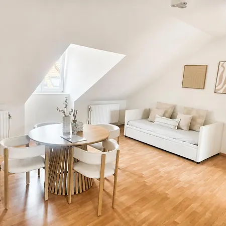 Enjoy Louise-sablon Apartment