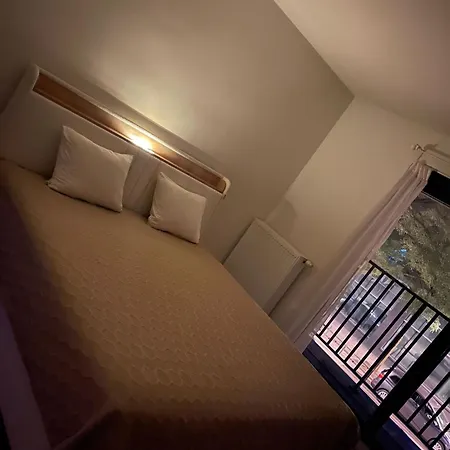 Modern Spacious 76M Apartment, 2 Sunny Terraces, Free Parking, Fast Wi-Fi, Near Brussels North Station & Tour Taxi *