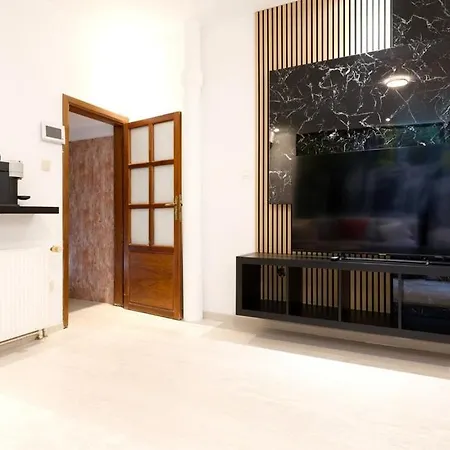Apartment Cozy, Bright 2-bedroom Duplex In Brussels-laeken