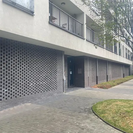 Modern Spacious 76M Apartment, 2 Sunny Terraces, Free Parking, Fast Wi-Fi, Near Brussels North Station & Tour Taxi Apartment Brussels