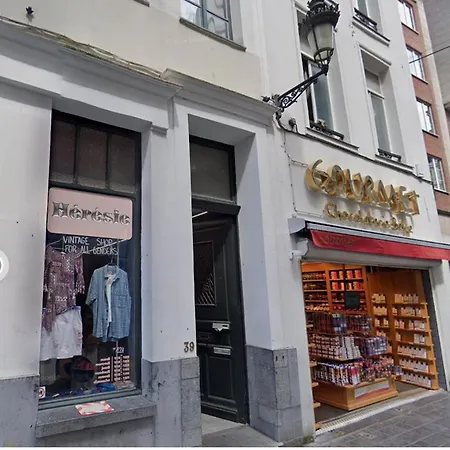 Manneken Pis Apat * Brussels