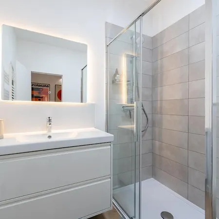 Modern Cocoon Gare Du Midi Bro14400 Apartment