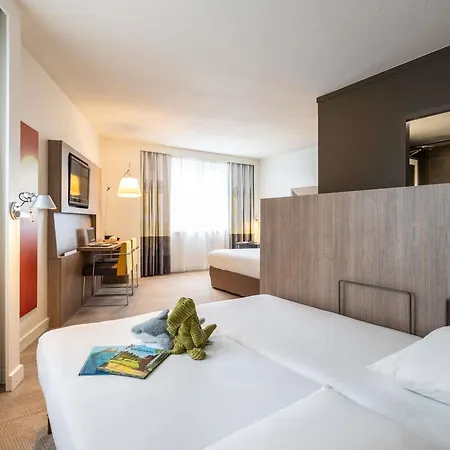 Novotel Centre Hotel 4*