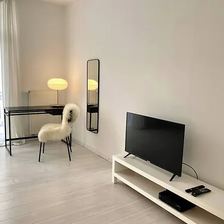 Apartment Wit Ii, Near Metro, Train N7670 Brussels