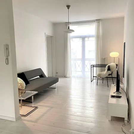 Apartment Wit Ii, Near Metro, Train N7670 *