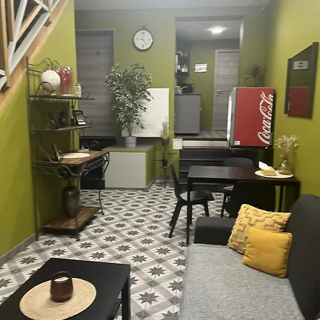 Au Marolles Atomium Homestay *