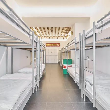 Hostel The Legacy By 2go4 Center