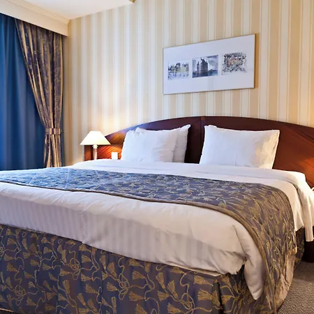 Le Chatelain Hotel