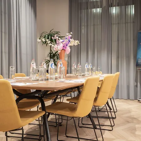 Hotel Novotel Off Grand Place 4*