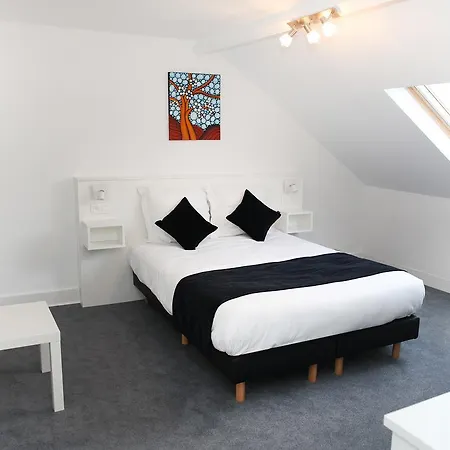 Hotel Satellite 2*