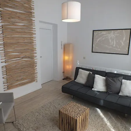 Royal Park Apartment *