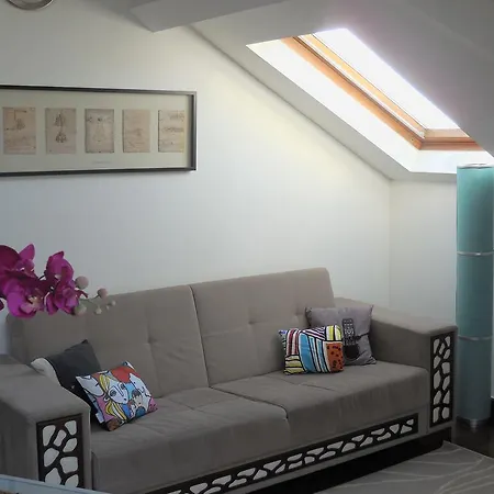Apartment Centre *