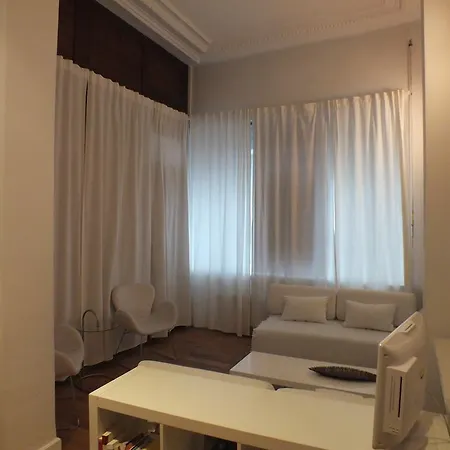 Royal Park Apartment *
