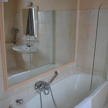 Hotel Matignon 3*