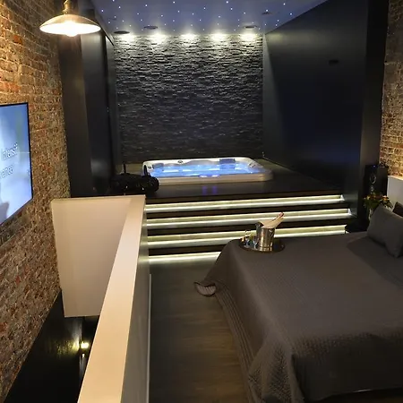 Chambre Avec Jacuzzi Sauna Privatif *