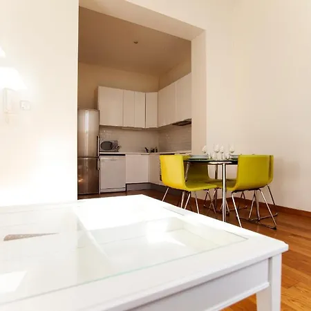 Louise Uptown Apartment *