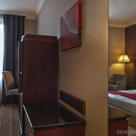 Nh Carrefour De L'europe Hotel Brussel