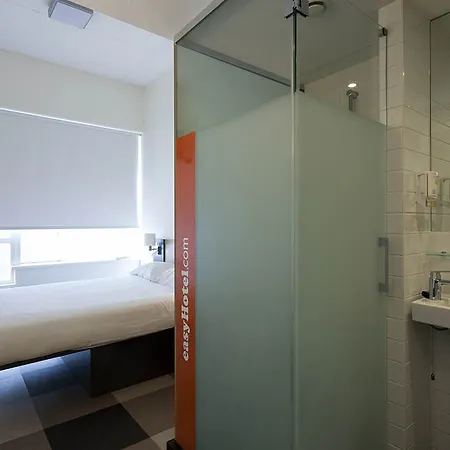 Hotel Easyhotel City Centre 3*
