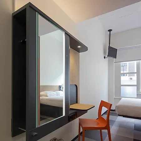 Hotel Easyhotel City Centre 3*