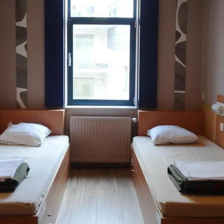 Hostel Sleep Well Youth *