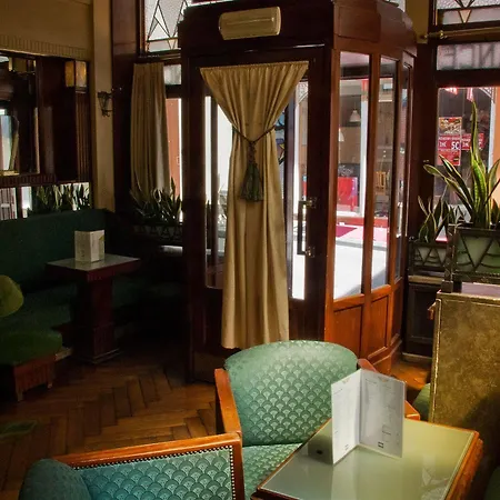 Esperance Hotel 3*