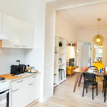 Sweet Apartments- Avenue Louise Apartment Brussels
