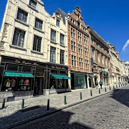 Charles Home - Grand Place Aparthotel 4*