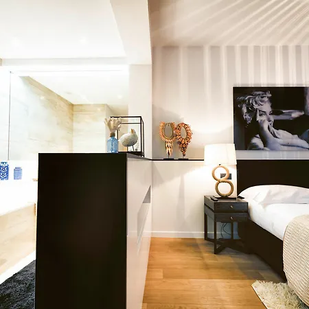 Charles Home - Grand Place Aparthotel 4* Brussels