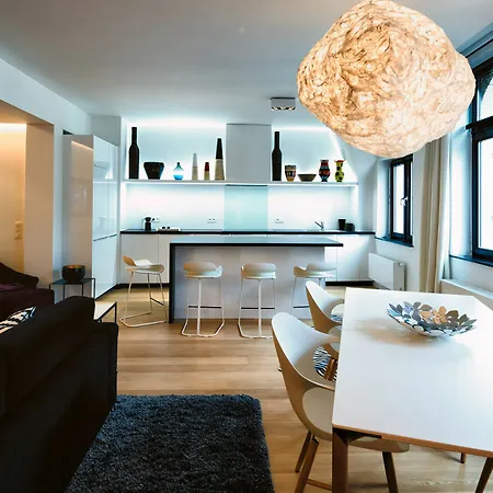 Charles Home - Grand Place Aparthotel 4*
