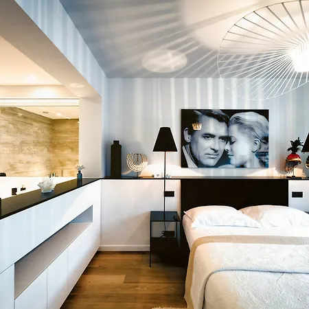 Aparthotel Charles Home - Grand Place Aparthotel
