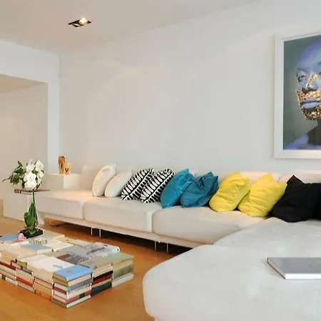 Apartment Minimalistic In Premium Location
