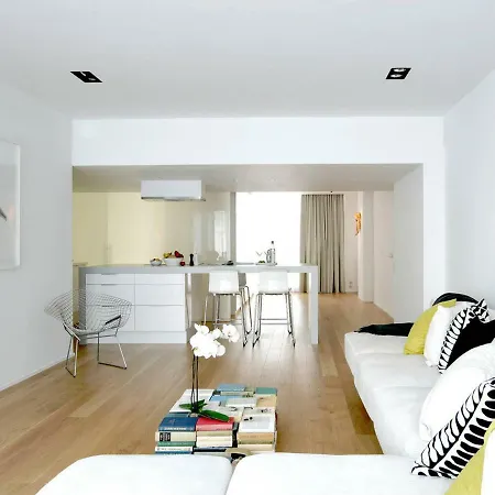 Apartment Minimalistic In Premium Location