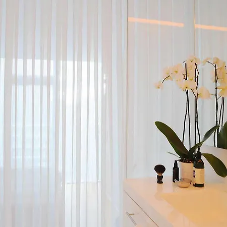 Apartment Minimalistic In Premium Location *